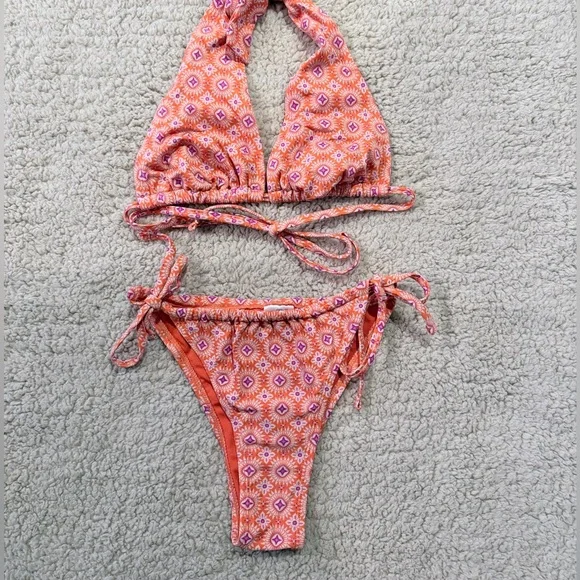 Lot of 3 Bikinis - Picture 2 of 4